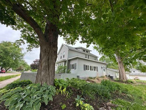 2905 Pershing Blvd, Clinton, IA, 52732-1722 | Card Image