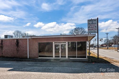 935 Shelton Ave, Statesville, NC, 28677-6726 | Card Image