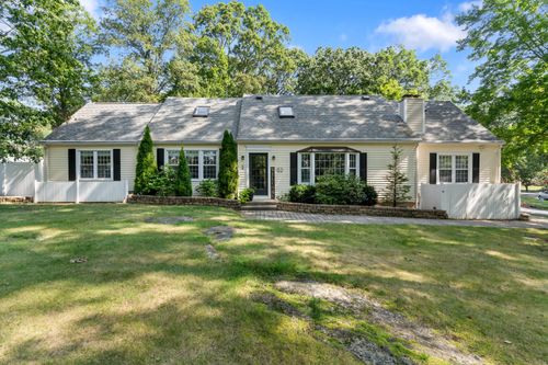 2 Beechwood Rd, Branford, CT, 06405-3274 | Card Image