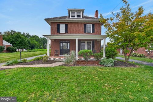 832 Village Rd, LANCASTER, PA, 17602-1627 | Card Image