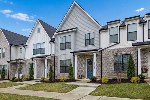 2705 Bramblewood Ln, Thompsons Station, TN, 37179-1533 | Card Image