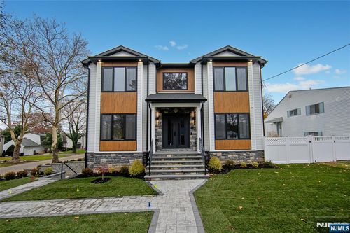 121 Circle Dr, Paramus, NJ, 07652-3455 | Card Image