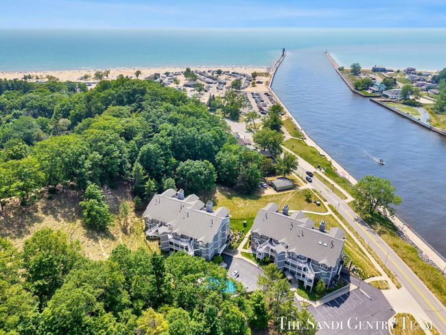 UNIT-21 - 810 S Harbor Dr, Condo with 3 bedrooms, 3 bathrooms and null parking in Grand Haven MI | Image 54