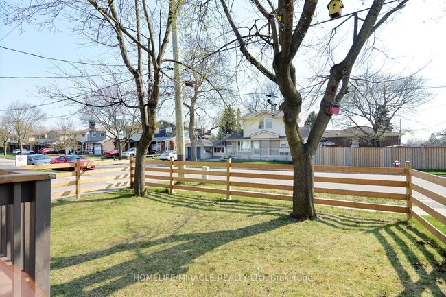 7 Sophia St, House other with 3 bedrooms, 2 bathrooms and 4 parking in Brampton ON | Image 6
