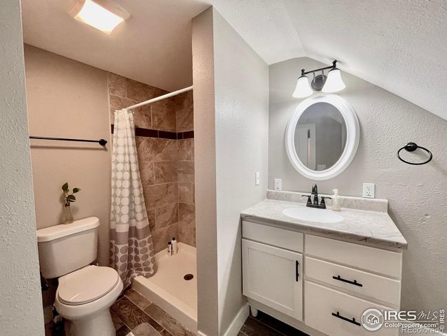 Upstairs bathr | Image 17