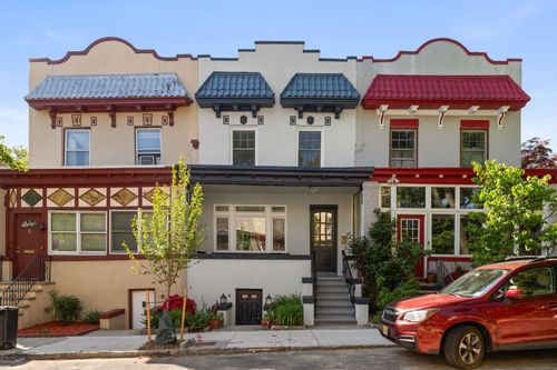 7 Burr Pl, Weehawken, NJ, 07086-7018 | Card Image