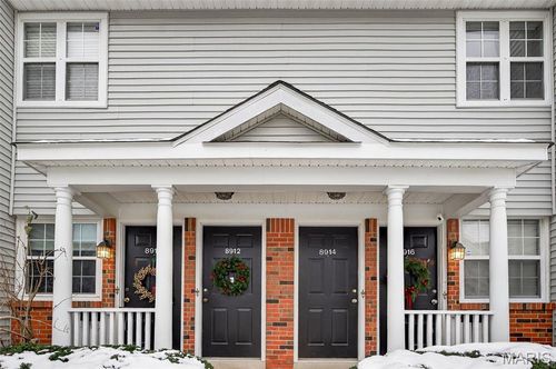 8914 Eager Rd, Saint Louis, MO, 63144-1202 | Card Image