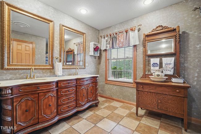 1124 Elizabethton Hwy, House other with 3 bedrooms, 3 bathrooms and null parking in Bluff City TN | Image 20