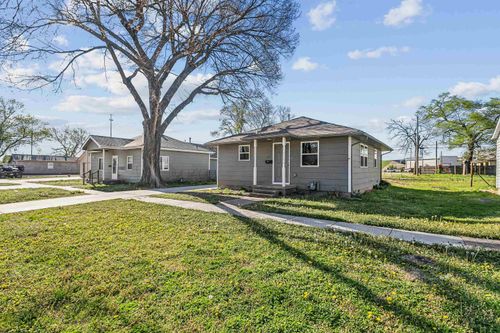 411 E Clark Ave, Augusta, KS, 67010-1515 | Card Image