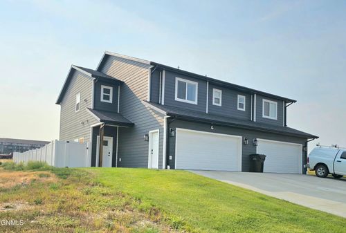 2907 29th Ave W, Williston, ND, 58801 | Card Image