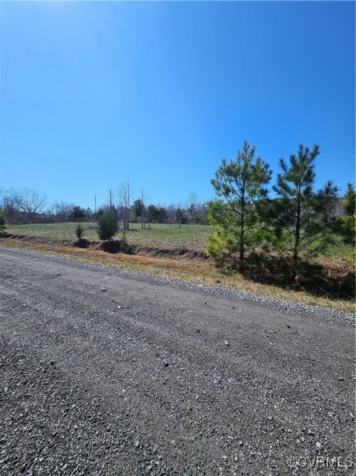 000 Meredithville Dr, Brodnax, VA, 23920 | Card Image