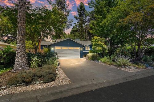 2321 Laredo Rd, Sacramento, CA, 95825-0242 | Card Image