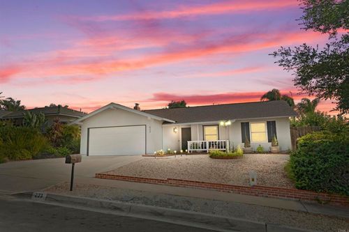 623 Highland St, Escondido, CA, 92027-4013 | Card Image