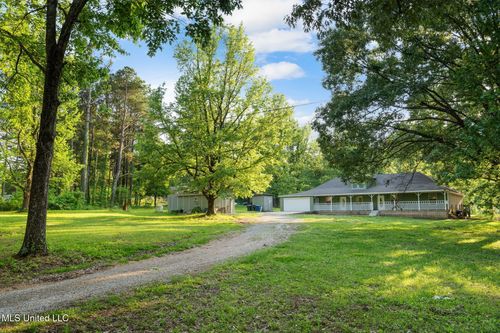 2015 Bubba Taylor Rd, Byhalia, MS, 38611-8084 | Card Image