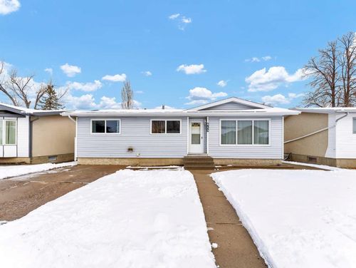 813 2 St Se, Redcliff, AB, T0J2P0 | Card Image