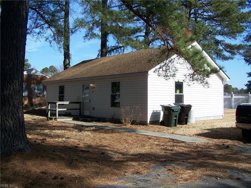 830 Rebecca St, Franklin, VA, 23851-2936 | Card Image