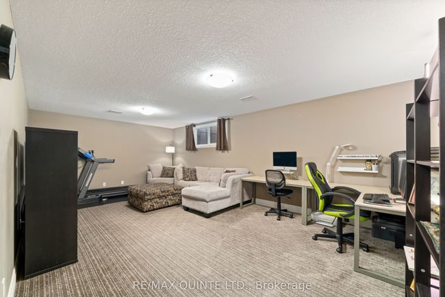 8 Mcintosh Cres, House other with 5 bedrooms, 2 bathrooms and 2 parking in Trenton ON | Image 25