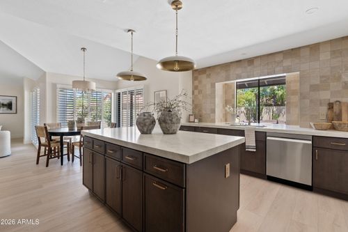 10008 E Sunnyslope Ln, Scottsdale, AZ, 85258-5212 | Card Image