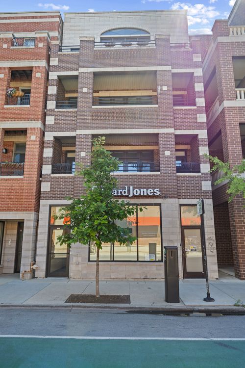 2-4043 Damen Ave, Chicago, IL, 60618-3261 | Card Image