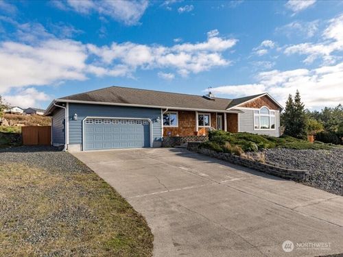 670 El Prado Ave, Coupeville, WA, 98239-3003 | Card Image