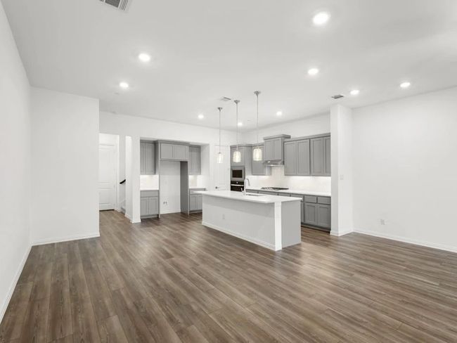 transfer 12. 1190 Daybreak Dining 2 | Image 8
