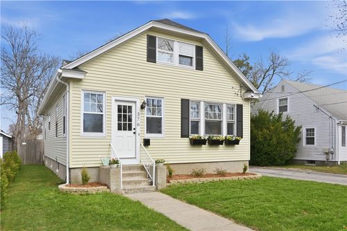 376 Norwood Avenue, Warwick, RI, 02888 | Card Image