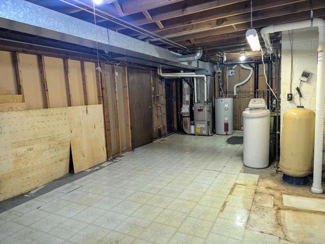 Utility / laundry room | Image 25