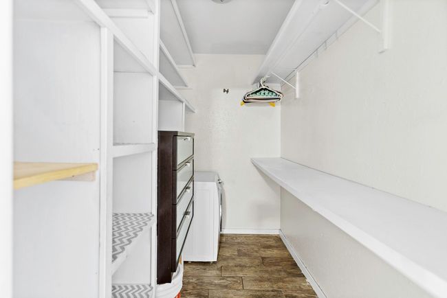 Closet | Image 8