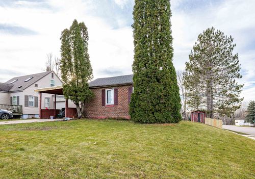 401 Memorial Dr, Buhl, MN, 55713-4483 | Card Image