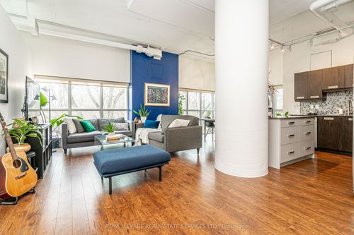 206-2 Fieldway Rd, Etobicoke, ON, M8Z0B9 | Card Image