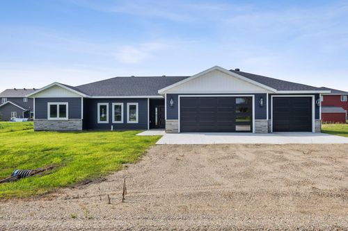 301 Pine Dr, Hankinson, ND, 58041-4471 | Card Image