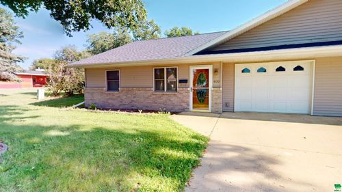 400 W 6th St, Aurelia, IA, 51005-7856 | Card Image