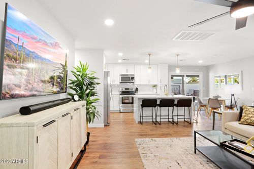 7313 E Roosevelt St, Scottsdale, AZ, 85257-4020 | Card Image