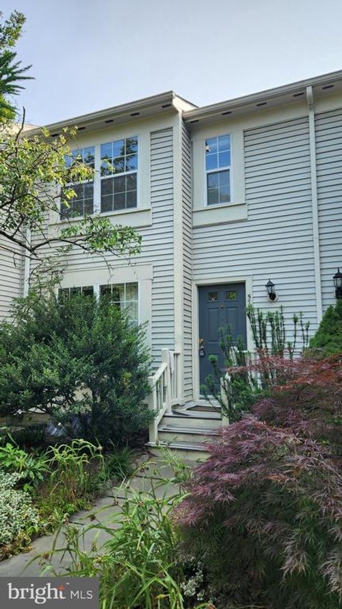 5740 Evergreen Knoll Ct, ALEXANDRIA, VA, 22303-1053 | Card Image