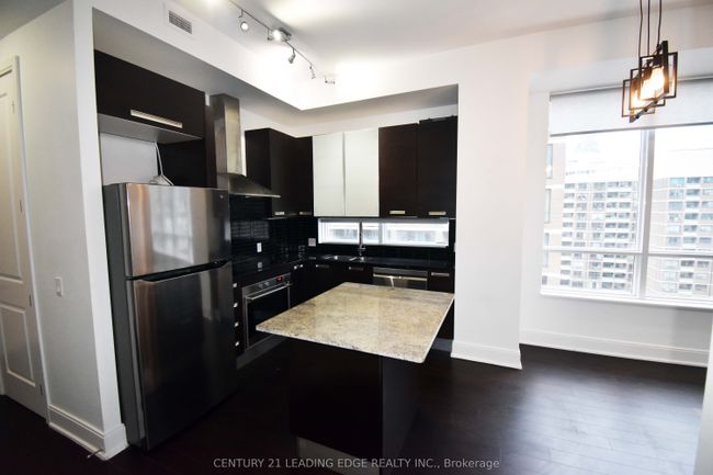 1503 - 21 Balmuto St, Condo with 2 bedrooms, 2 bathrooms and null parking in Toronto ON | Image 4