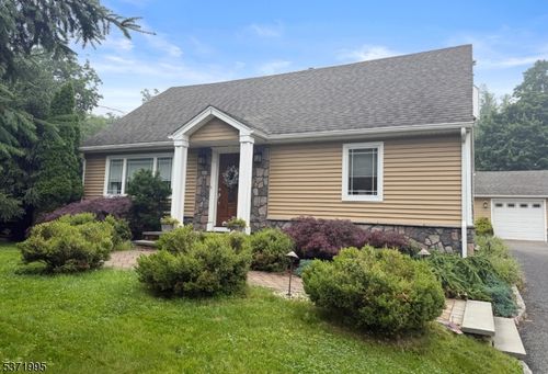451 Russell Ave, Wyckoff, NJ, 07481-1226 | Card Image