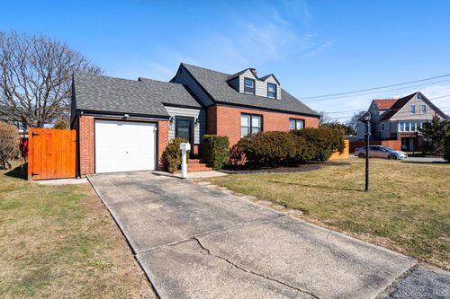 41 Liberty Ave, North Babylon, NY, 11703-4910 | Card Image