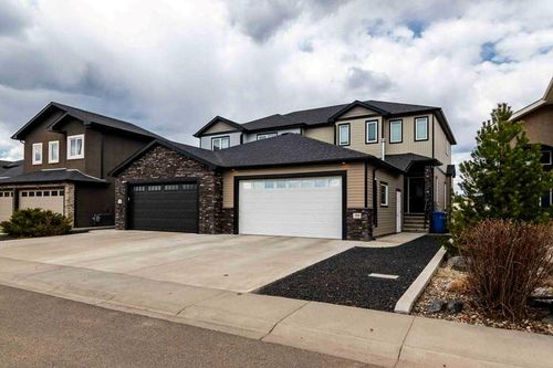 386 Somerside Crescent Se, Home with 4 bedrooms, 3 bathrooms and 3 parking in Medicine Hat AB | Card Image