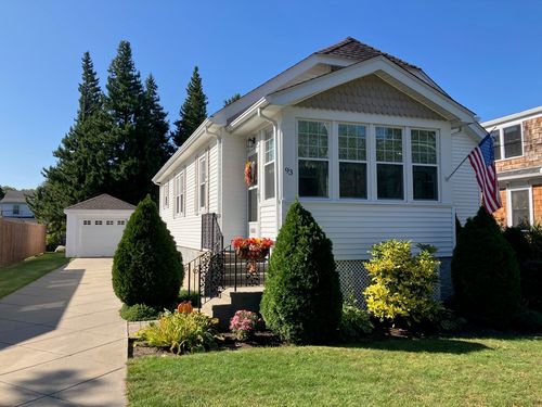 93 Crown Ave, Riverside, RI, 02915-4927 | Card Image