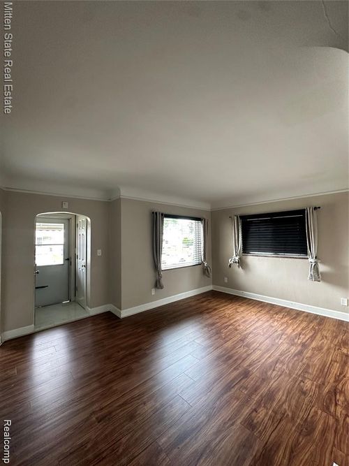 4616 Chovin St, Dearborn, MI, 48126-4607 | Card Image