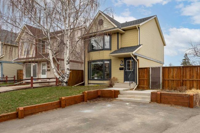 74 Queen Anne Close Se, Home with 3 bedrooms, 2 bathrooms and 2 parking in Calgary AB | Image 2