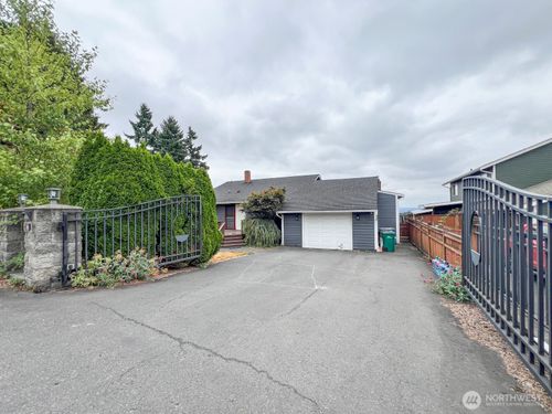 6611 S 131st Pl, Seattle, WA, 98178-5001 | Card Image