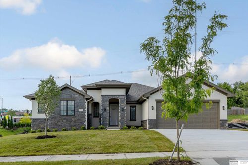 8646 Loveland Estates Ct, Omaha, NE, 68124-1325 | Card Image