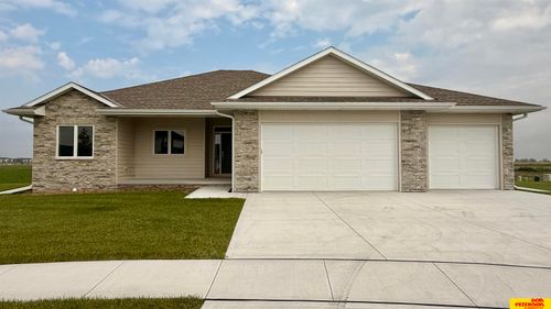 1020 Lauren Ln, Fremont, NE, 68025 | Card Image