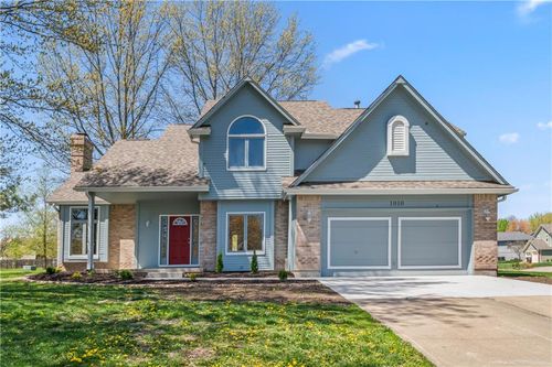 1010 Sw Cross Creek Dr, Grain Valley, MO, 64029-9376 | Card Image