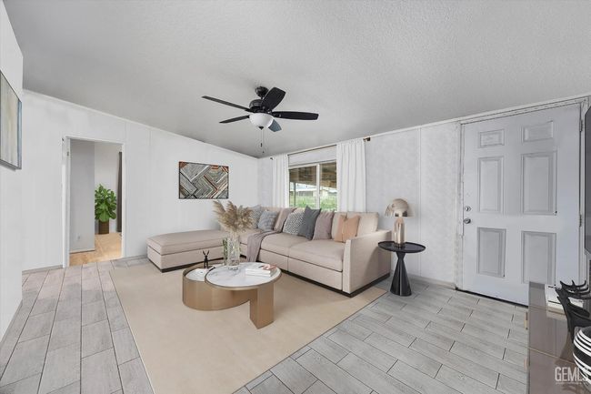 20411 Pegasus St, House other with 3 bedrooms, 2 bathrooms and null parking in Tehachapi CA | Image 4