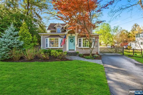 454 Maple Ave, Glen Rock, NJ, 07452-1827 | Card Image