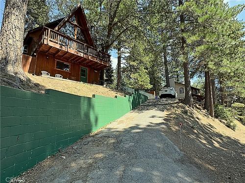 31450 Ocean View Dr, Running Springs, CA, 92382-7494 | Card Image