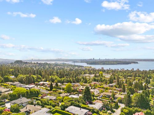 1895 Rosebery Ave, West Vancouver, BC, V7V2Z5 | Card Image