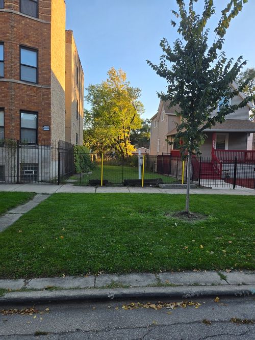 4407 W Maypole Ave, Chicago, IL, 60624-1640 | Card Image